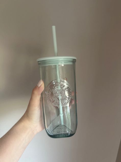 Starbucks Tumbler, Glass Straws, Cute Cups, Starbucks Cups, Christmas Wishlist, Body Skin, Body Skin Care, Christmas List, Water Bottles