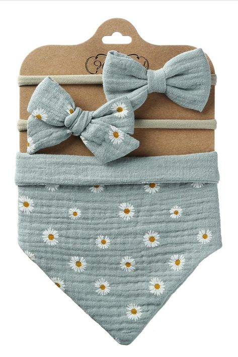 Baby muslin Bib Headband set, Hair accessories, Bandana bibs, Scarf bib, Baby girl Bib, Burp cloth. Our Baby Girl Bib are made with a 100% Organic muslin Cotton Reversible Bib and Headband Sets offer a fun and unique way to style a baby. there are super soft double gauze and have waterproof layer inside. Muslin Burp Cloth, Baby Bumper, Baby Cleaning Products, Headband Bow, Girls Bib, Cotton Headband, Best Baby Shower Gifts, Burp Cloth Set