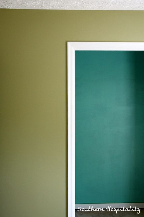 Color inside closet: Larchmere by Sherwin-Williams.  This would look great in dining room. Teal Green Interior, Bright Green Office, Group Presentation, Turquoise Bedroom, Office Wall Colors, Turquoise Color Scheme, Office Green, Modern Bathroom Renovations, Bedroom Turquoise