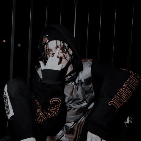 Chase Atlantic Mitty, Chase Atlantic Pfp Aesthetic, Chase Atlantic Pfp, Mitchell Cave, Atlantic Group, Terrifying Pictures, Mitchel Cave, Hip Hop Poster, Vintage Music Posters