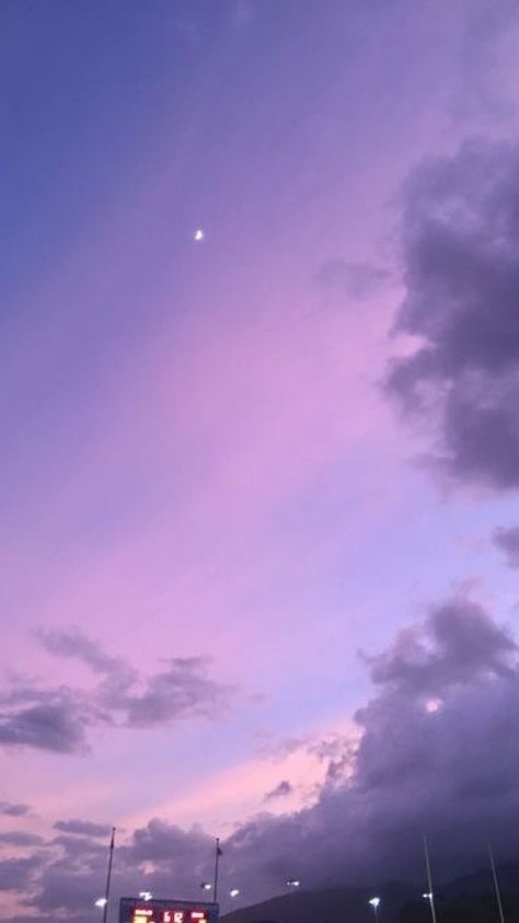 Wallpaper Gatos, 2019 Wallpaper, Violet Aesthetic, Wallpaper Sky, Christmas Aesthetic Wallpaper, Lavender Aesthetic, Aesthetic Purple, Purple Wallpaper Iphone, Wallpaper Tumblr