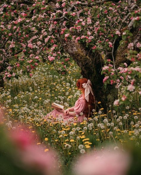 15 Photoshoot, Fairytale Lover, Lm Montgomery, Twilight Pictures, Dream Summer, Going To Sleep, Spring Blossoms, Anne With An E, Beautiful Bouquet Of Flowers