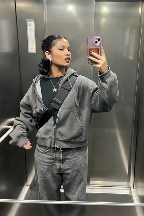 Baddie Aesthetic Fashion, Gray Jeans Outfit Aesthetic, Masc Fem Outfits, Fall Street Wear, Match Art, Streetwear Wardrobe, Uni Outfits, Cold Outfits, Outfit Inspo Casual