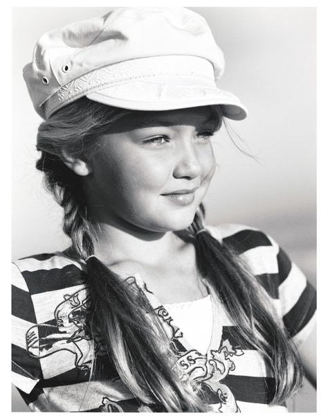 Gigi Hadid Childhood, Gigi Hadid Guess, Gigi Hadid Runway, Gigi Hadid Gif, Guess Campaigns, Gigi Hadid Beauty, Gigi Hadid Looks, Awkward Photos, Guess Kids