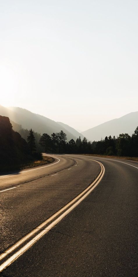 Road Photography, Beauty Flowers, Fotografi Vintage, Scenic Photography, Fantasy Places, Graphic Wallpaper, Beautiful Landscape Wallpaper, Aesthetic Pastel Wallpaper, Jolie Photo