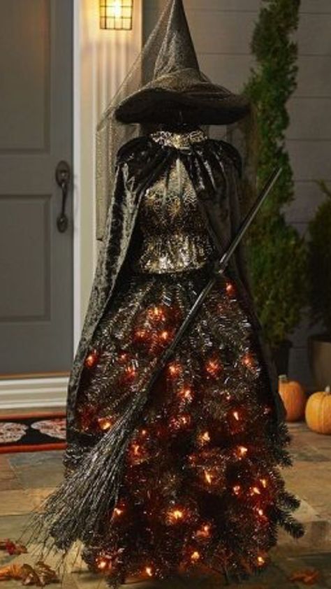 (83) Witch dress form tree | Halloween Forum Halloween Hunt, Mannequin Ideas, Spooky Ideas, Casa Halloween, Creepy Halloween Decorations, Diy Halloween Decor, Witch Dress, Adornos Halloween, Halloween Tattoo