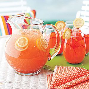 Sparkling guava punch Guava Punch, Guava Smoothie, Sparkling Punch, Guava Recipes, Guava Juice, Elegant Food, Punch Recipe, Pineapple Smoothie, Party Punch