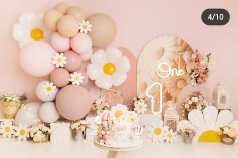 Daisy Theme Smash Cake Photoshoot, Smash Cake Daisy, Daisy Theme Cake Smash, Intimate 1st Birthday Party Ideas, Daisy First Birthday Theme Backdrop, Daisy Party Theme 1st Birthdays, Daisy Cake Smash, Daisy Smash Cake, Daisy Cake Birthday