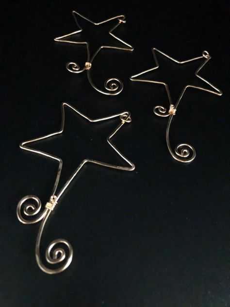 Aluminum Wire Crafts, Wire Christmas Ornaments Diy, Wire Wrapped Star, Wire Figures, Christmas Wire Art Ideas, Wire Xmas Decorations, Wire Ornaments Christmas, Wire Christmas Tree Ornaments, Wire Star