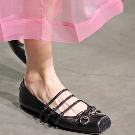 Ballet flats @ Gucci resort 2025 @gucci 🩰✨ #gucci#fashion#highfashion#style#2024#trend#2024trends #model#runway#resort2025#shoes#flates#ballet Gucci Ballet Flats, Flats Gucci, Resort 2025, Model Runway, Walk In My Shoes, Gucci Gucci, Gucci Fashion, Ballet Flat, Trending Shoes