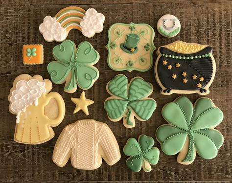 St Patrick's Day set with 4 leaf clovers, can have Shamrocks instead. Four Leaf Clover Cookies Royal Icing, 4 Leaf Clover Cookies, St Patrick's Day Treats, 4 Leaf Clovers, St Patrick's Day Cookies, Designer Cookies, St Patrick Day Treats, Royal Icing Sugar, Decorate Cookies