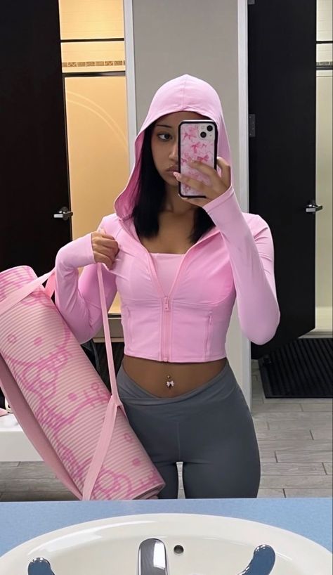 Pink And White Outfit Ideas, Sabrina Lilliane, Cute Exercise Outfits, Lucy Quinn, Gymwear Outfits, Pink Gym, Gym Attire, Wardrobe Makeover, Pink Lifestyle