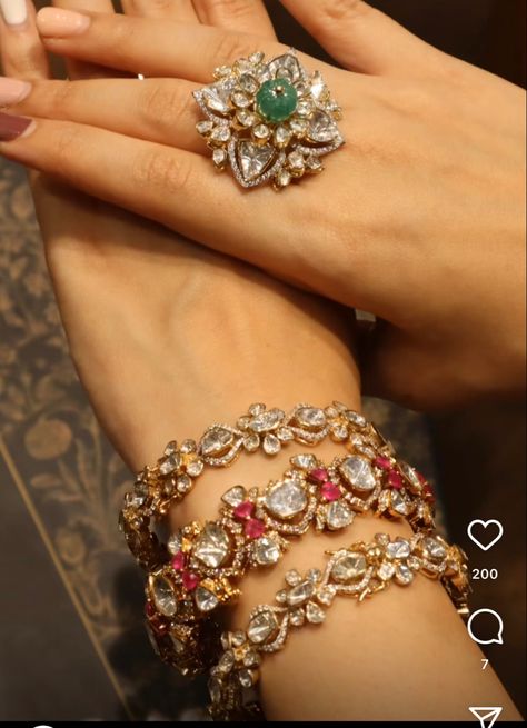 Victorian Bangles Gold, Jadau Bracelet Gold, Diamond Hathphool, Uncut Bangles, Polki Bracelet, Polki Bangles, Bridal Jewellery Earrings, Diamond Bracelet Design, Diamond Jewelry Set