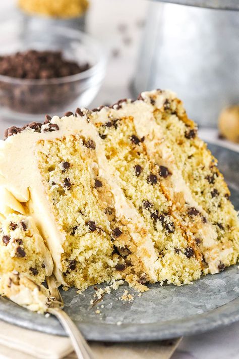 Cookie dough lovers, hold onto your hats! This dreamy Chocolate Chip Cookie Dough Cake is layered with edible cookie dough and a creamy chocolate chip cookie dough frosting! Cookie Dough Cake Recipe, Chocolate Chip Cookie Dough Cake Recipe, Chocolate Chip Cookie Dough Cake, Easy Cookie Dough, Cookie Dough Frosting, Cookie Dough Cake, A Slice Of Cake, Ultimate Chocolate Chip Cookie, Chocolate Chip Cookie Cake