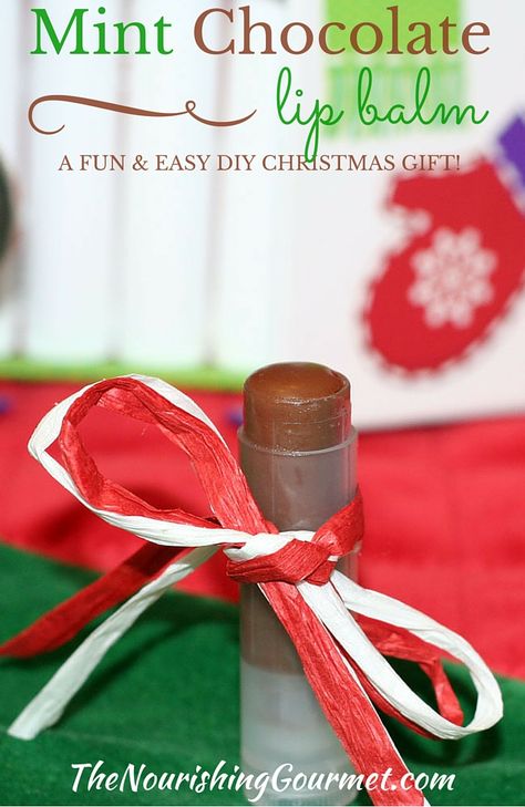 Chocolate Lip Balm, Easy Diy Christmas Gift, Makeup Christmas Gifts, Diy Makeup Recipe, Makeup Recipes, Lip Balm Recipes, Easy Diy Christmas Gifts, Homemade Lip Balm, Diy Kosmetik