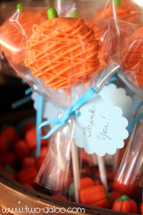 Pumpkin Oreos, Halloween Party Favor Ideas, Pumpkin Pops, Pumpkin Party Favors, Oreo Pumpkin, Fall Baby Shower Themes, Best Halloween Party, Mini Diaper Cakes, Fall Harvest Party