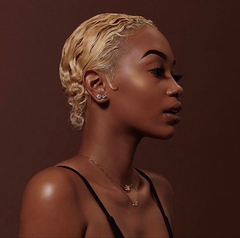 Dark Skin Blonde Hair, Short Blonde Pixie, Natural Hair Short Cuts, Short Hair Black, Blonde Pixie Hair, Short Hair Pixie Cuts, Short Sassy Hair, Blonde Pixie Haircut, Sassy Hair