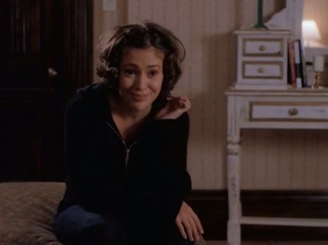 Charmed | s1 | Phoebe Halliwell Phoebe Halliwell, Trendy Outfits, Quick Saves