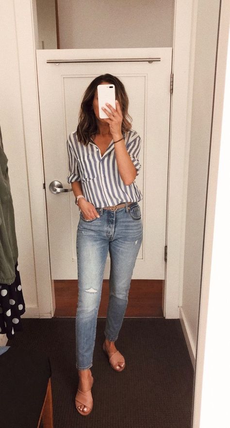 Woman’s Casual Work Outfits, Daily Wear Stylish Outfits, Early Summer Outfits Casual, Business Casual Outfits For Women Comfortable, Charcoal Denim Jacket Outfit, Classy Casual Mom Outfits, Cute Spring Tops For Women, Fashion Late 30s, Casual Put Together Outfits Summer