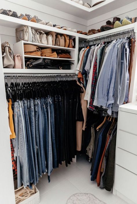 Easy Closet Organization, Easy Closet, Closet Organisation, Closet Organization Tips, Master Closet Organization, Organize Life, Closet Hacks Organizing, Closet Hacks, Simple Closet