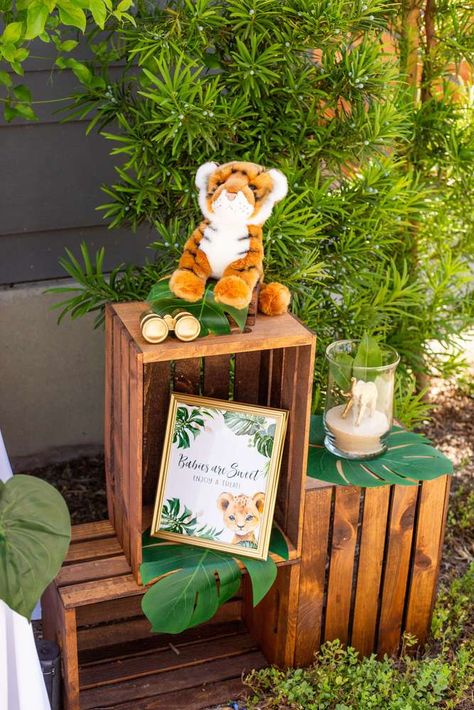 Jungle Theme Baby Shower, Safari Baby Shower Boy Centerpieces, Baby Shower Safari, Safari Baby Shower Ideas, Mason Jar Safari Centerpieces, Jungle Baby Shower Centerpieces, Safari Stuffed Animal Centerpieces, Safari Crates Jungle Theme, Baby Shower Jungle Baskets