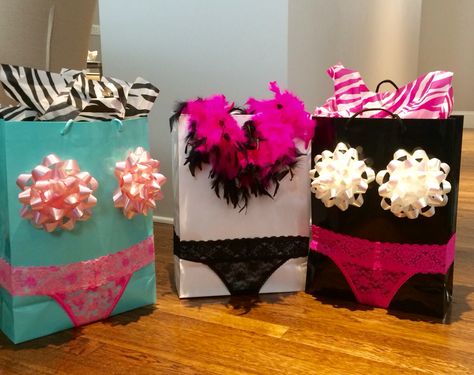 Trashy Bachelorette Party Ideas, Presents To Get Your Best Friend, Random Gifts For Friends, It Girl Christmas, Bachelorette Gift Bag, Bachelorette Gift Bags, Christmas Gift Wrapping Ideas, 21st Bday Ideas, Bachelorette Gift