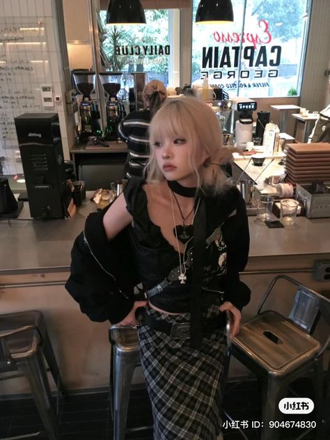 Harajuku Fashion Street 90s, Japan 90s Fashion, Acubi Club, Cybergoth Fashion, Japanese Street Wear, Japan Outfit, Body Outfit, Future Outfit, Dressy Dresses