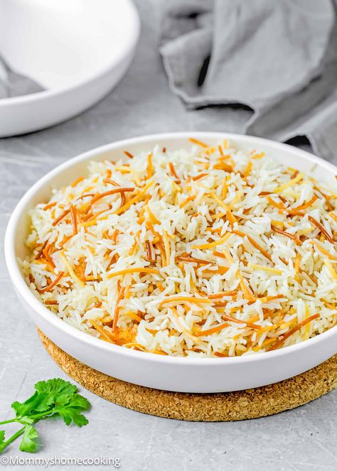 This Vermicelli Rice (Arroz con Fideos) is delicious and comforting, but it's also incredibly easy to make, using simple ingredients that pack a punch offlavor. One tasty side dish that will be a hit on anyoccasion. Vermicelli Pasta, Vermicelli Rice, Vermicelli Recipes, Basmati Rice, Yummy Sides, Simple Ingredient, Home Cooking, Food Hacks, Cooking Time