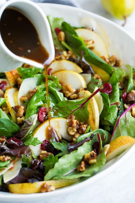 Pear Salad Pear Salad Dressing, Candied Walnuts For Salad, Pear Walnut Salad, Pear Salad Recipes, Cherries Salad, Vinegar Salad Dressing, Resep Salad, Cranberry Salad, Pear Salad