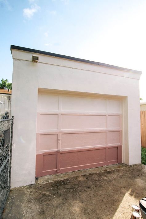 Ombre Painted Walls, White Garage Doors, Garage Door Paint, Home Wall Painting, Ombre Paint, Wood Garage, Gradient Wall, How To Fade, Ombre Wall