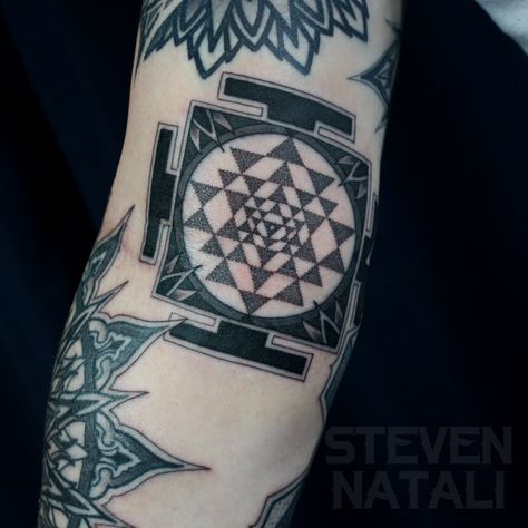 Shri Yantra Tattoo, Sri Yantra Meaning, Sri Yantra Tattoo, 25 Tattoo, Mandala Tattoos For Women, Yantra Tattoo, Mandala Tattoos, Soul Tattoo, Shri Yantra