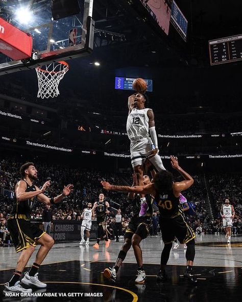 ESPN on Instagram: "JA GOT UP! 😳" Ja Morant Dunk, Basketball Pictures Poses, Ja Morant Style, Anime Play, Basketball Background, Basketball Players Nba, Basketball Photos, Basketball Is Life, Basketball Photography