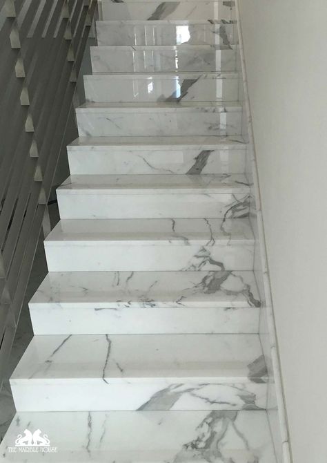 White Marble Stairs, Calacatta Marble Floor, Panda White Marble, Stairs Tiles Design, Blue Granite Countertops, Granite Stairs, Grey Granite Countertops, Marble Granite Countertops, Limestone Countertops