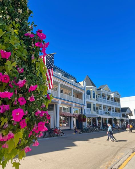 a fall day on mackinac island >> 🍂🌲☕️🧸 - fall outfit, fall style, coffee shop, fall outfits, uggs, fall fashion 2024, fall outfit ideas, fall ootd, outfit inspiration, outfit ideas, pinterest outfits Fall Outfits Uggs, Outfits Uggs, Uggs Fall, Inspiration Outfit Ideas, Outfit Ideas Fall, Fall Ootd, Ootd Fall, Fall Outfit Ideas, Mackinac Island