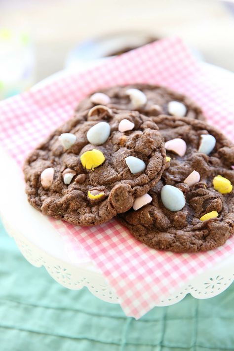 Cadbury Egg Cookies - Chocolate Cookies With Mini Eggs - Our Best Bites Cadbury Egg Cookies, Easter Chocolate Chip Cookies, Cadbury Cookies, Mini Eggs Cookies, Easter Cookie Recipes, Easter Food Appetizers, Spring Edit, Egg Cookies, Cadbury Eggs