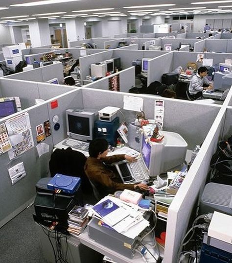 UER COMING SOON! #uer 90s Office, Office Design Trends, Old Office, Mini Office, Retro Office, Office Printers, Office Cubicle, Office Job, Bedroom Green