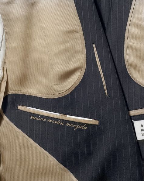 Inside Margiela Manset Lengan, Bespoke Jacket, Menswear Details, Tailoring Details, Tailoring Techniques, Bespoke Suit, Best Mens Fashion, Bespoke Tailoring, A Jacket