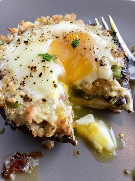 This Portabella Egg Nest recipe is amazing with hearty mushrooms filled with garlic breadcrumb & manchego cheese stuffing and an egg baked in the center. Portobello Recipes, Egg Baked, Portabella Mushrooms Recipes, Mushroom Breakfast, Best Egg Recipes, Portobello Mushroom Recipes, Breakfast Specials, Manchego Cheese, Egg Nest