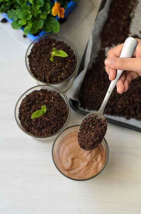 Edible Dirt, Dirt Recipe, Chocolate Dirt, Dessert For Kids, Dirt Cake Recipes, Dirt Cake, Chocolate Mousse Recipe, Mousse Recipes, Pudding Desserts