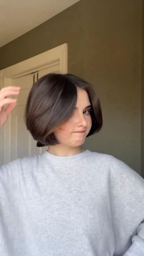 Sleek Short Hair, Anting Manik, Short Hair Cuts For Round Faces, Hair Styles For Round Faces, Short Hair Tomboy, Easy Hair Cuts, Hair Inspiration Short, Peinados Fáciles Para Cabello Corto, Shot Hair Styles