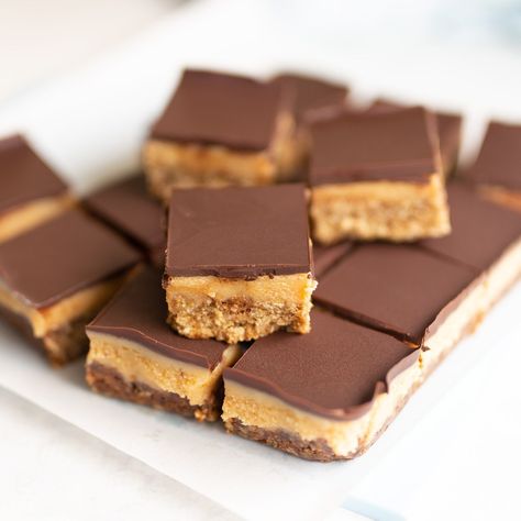 Chocolate Caramel Anzac Slice recipe | Kids Eat by Shanai Anzac Caramel Slice Recipe, Anzac Slice Recipe, Anzac Slice, Baking Night, Chocolate Caramel Slice, Caramel Ingredients, Carrot Cupcake, Slice Recipe, Caramel Slice