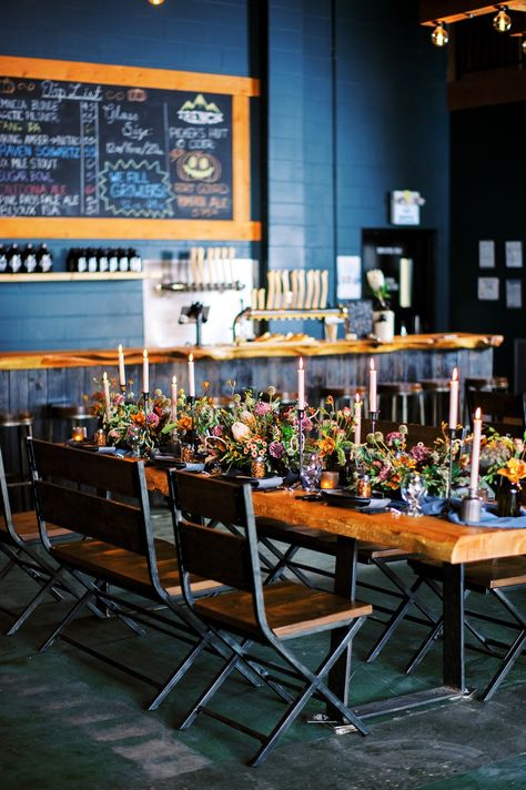 A Hops Inspired Wedding At A Forth Worth Brewery ⋆ Ruffled Brewery Wedding Decorations, Colorful Rooftop, Beer Garden Wedding, Cheers Theme, Coral Pantone, Dessert Display Wedding, Wedding Cheers, Nyc Living, Beer Wedding