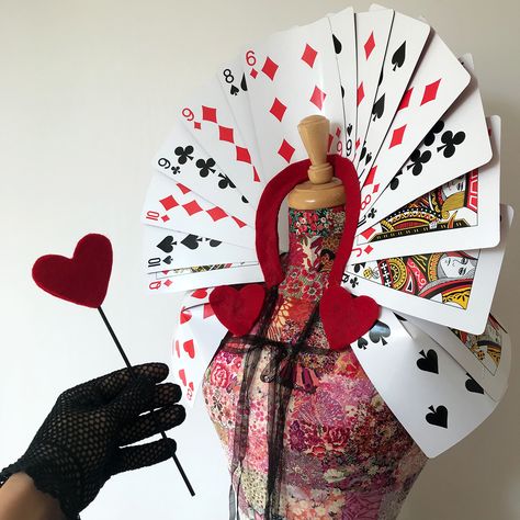 Costume Ideas Alice In Wonderland, Queen Of Hearts Costume Ideas, Diy Queen Of Hearts, Queen Of Hearts Outfit, Queen Of Hearts Halloween Costume, Hearts Outfit, Queen Of Hearts Halloween, Wonderland Queen Of Hearts, Alice In Wonderland Queen