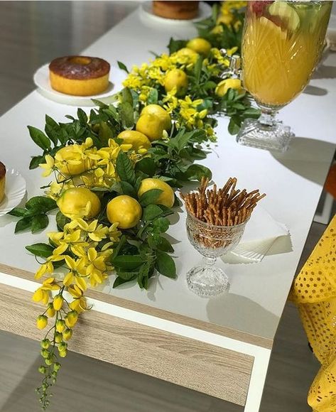 21+ Insanely Cute Lemon Decor Kitchen Ideas For Summer - From Lemons To Luxury Lemon Tablescape Spring, Lemon Table Decor Centerpieces, Fruit Centerpiece Ideas, Lemon Centerpiece Ideas, Lemon Tablescape, Lemon Table Decor, Native Plant Garden, Lemon Centerpieces, Interior Design Wallpaper