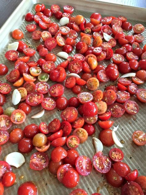 Freezing Cherry Tomatoes, Roasted Grape Tomatoes, Cherry Tomato Plant, Freezing Vegetables, Cherry Tomato Recipes, Fresh Tomato Recipes, Small Container, Roasted Cherry, Garden Vegetables