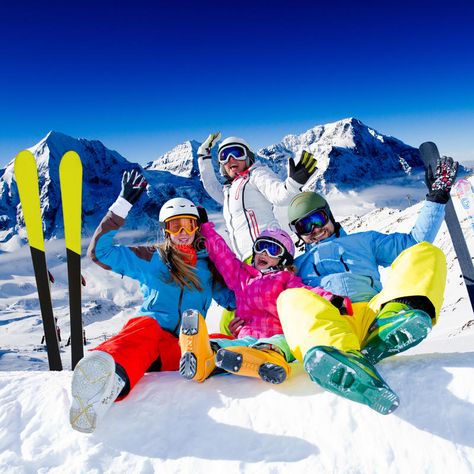 Photo Ski, Ski Pics, Ski Pictures, Ski Family, Sports Helmet, Ski Jacket Mens, Snowboard Goggles, Ski Gloves, Fall Prevention