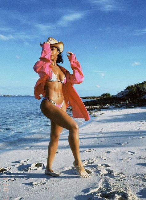 Lori Harvey, Cowgirl Outfits, Body Inspiration, Cowgirl Hats, Outfits With Hats, Cowboy Hat, Vacation Outfits, Lookbook Outfits, Beach Outfit