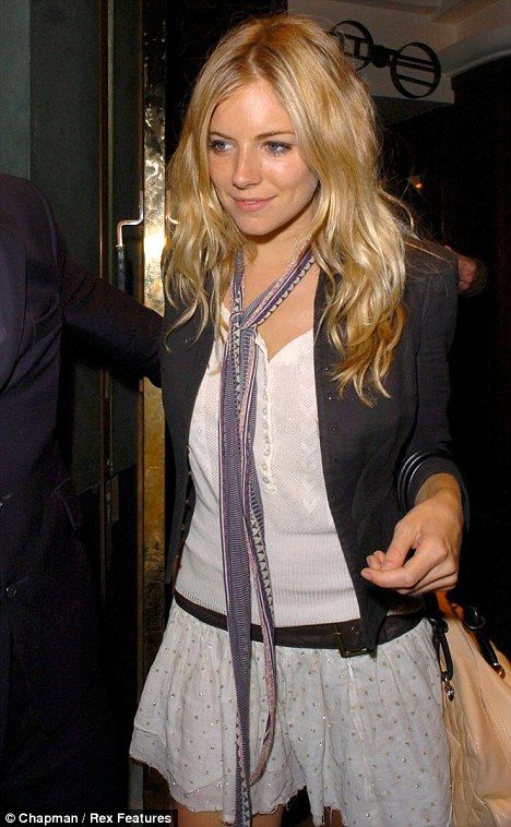 Waves Missoni Scarf Outfit, Sienna Miller Style 2000s, Boho Rock Style, Boho Rocker Chic, 00’s Fashion, Missoni Scarf, Sienna Miller Style, Lauren Conrad Style, Sienna Miller