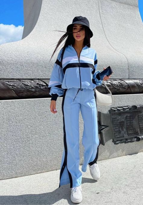 Track Suits Women Casual, Track Suits Women Style, Jogging Suits For Women, Track Suit Outfit, Jogging Style, Best Habits, Track Suits Women, How To Look Attractive, Sportswear Outfits