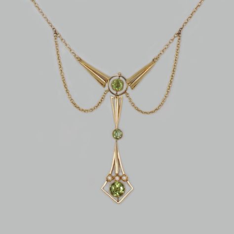 ART DECO PERIDOT PEARL NECKLACE 15CT GOLD ANTIQUE EDWARDIAN NECKLACE CIRCA 1915 Edwardian Necklace, Contemporary Necklace, Antique Jewelry Necklace, Pearl Chain Necklace, Peridot Necklace, Antiques For Sale, Elegant Necklace, Green Peridot, Wedding Jewellery Necklace